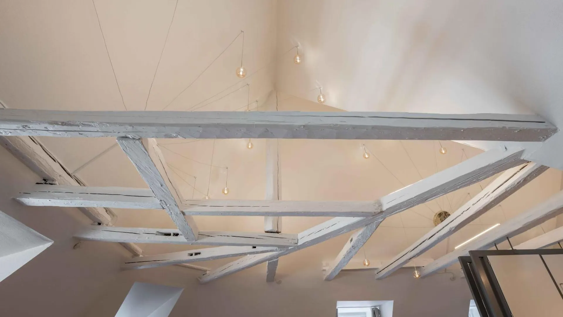 Unique Apartment W Exposed Beams Next To Tivoli Copenhague