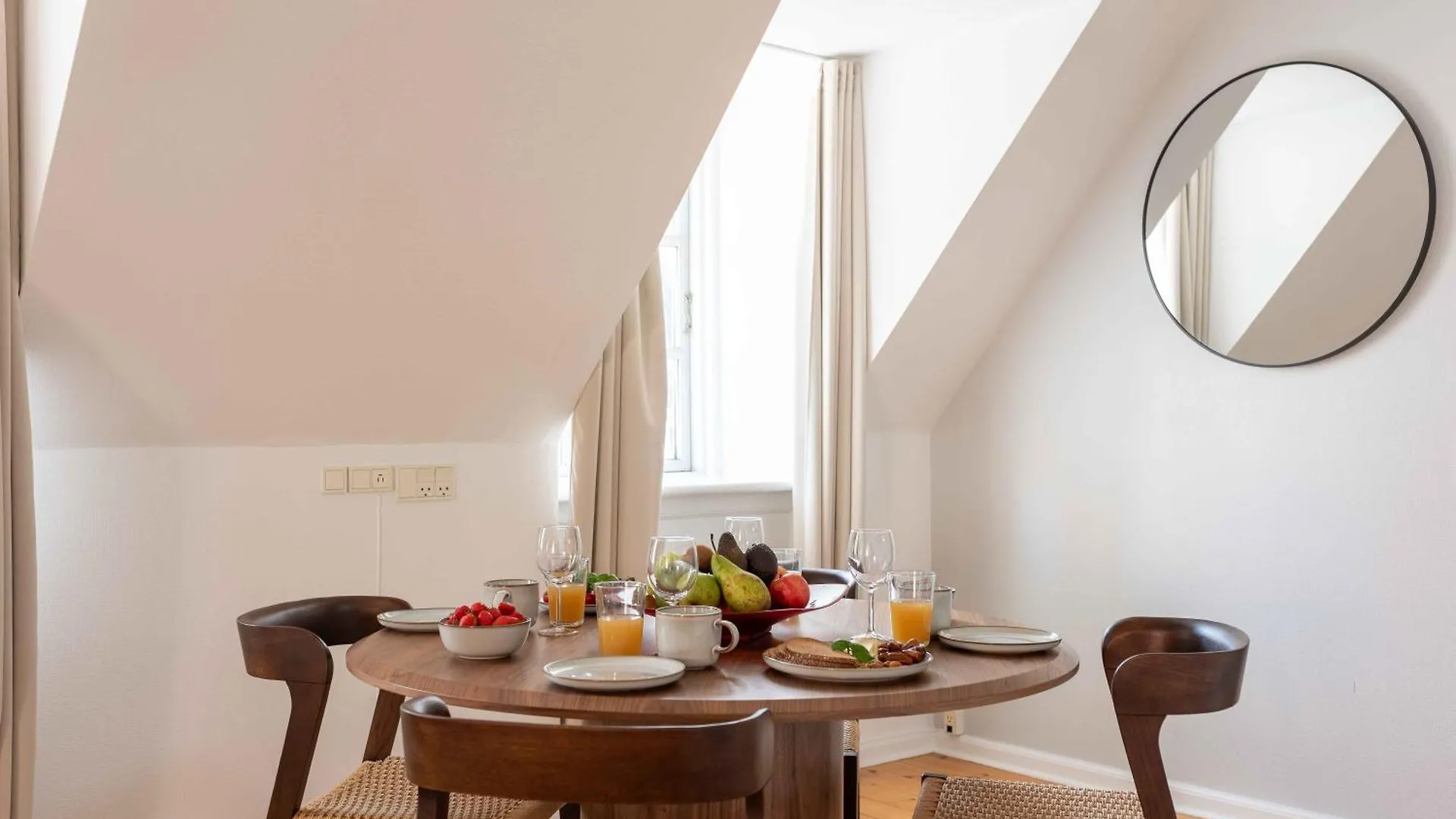 Unique Apartment W Exposed Beams Next To Tivoli Copenhague